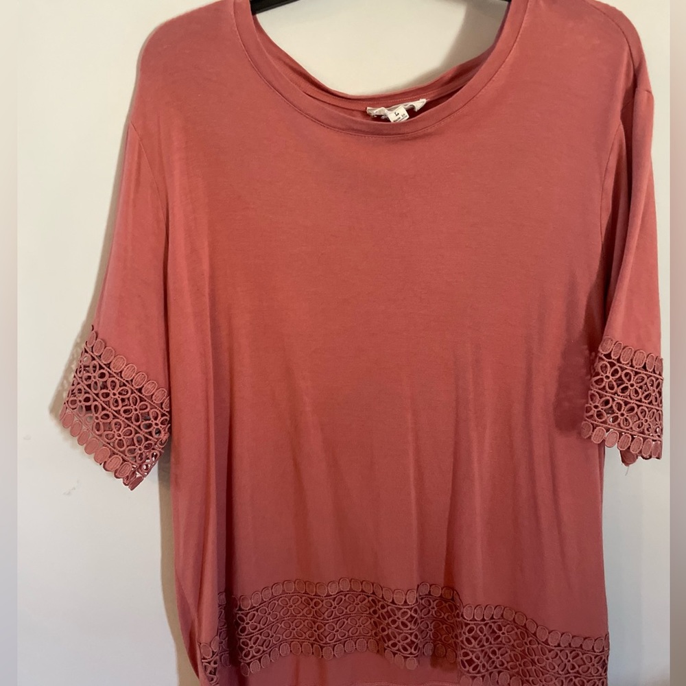 Women’s boutique short sleeve shirt